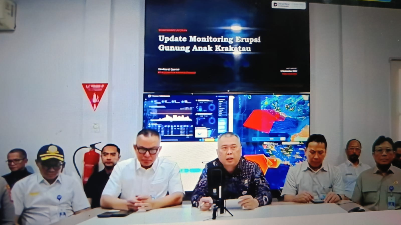 Menhub Pastikan Penyeberangan Tak Terdampak Erupsi Anak Krakatau